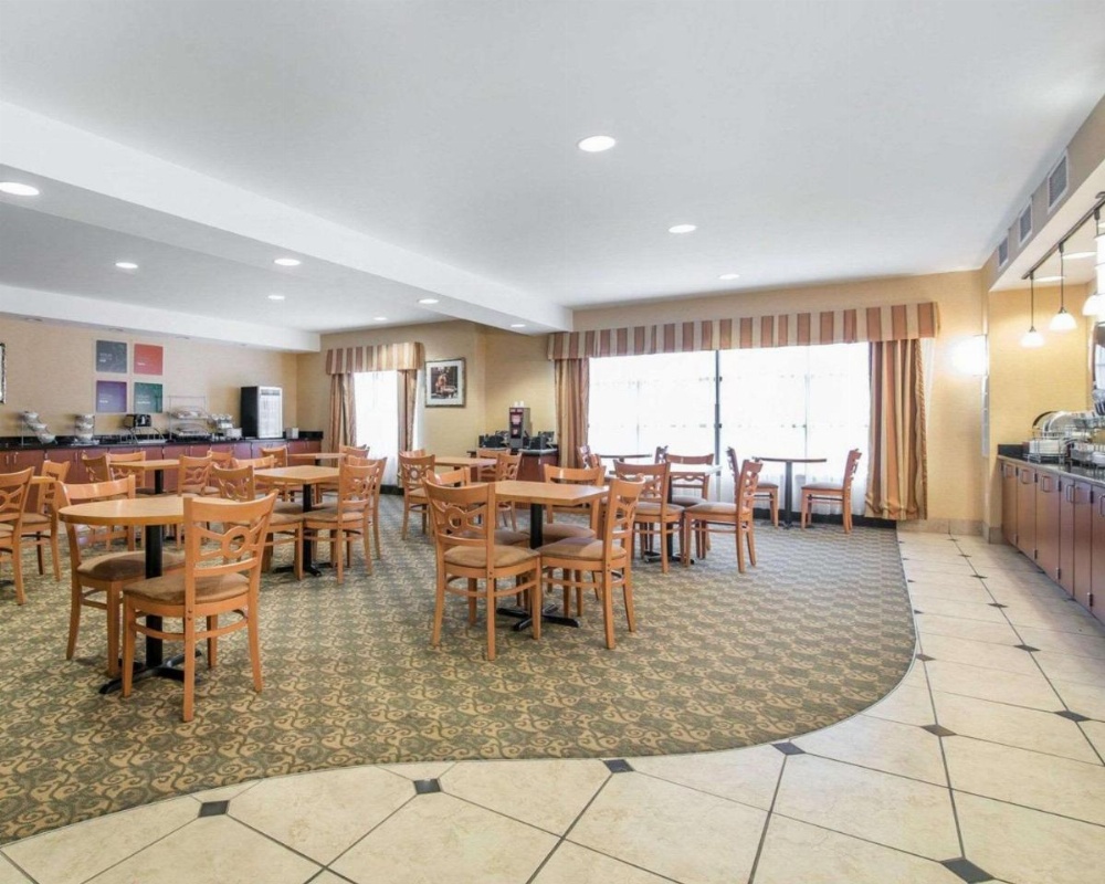 University Inn Vestal Image 35